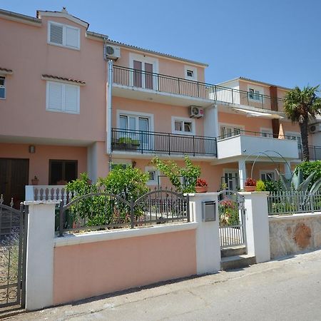 Apartments And Room Zinka Водице Экстерьер фото