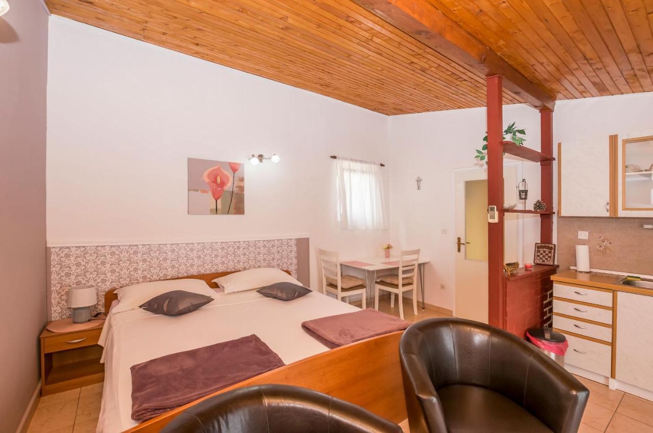 Apartments And Room Zinka Водице Экстерьер фото