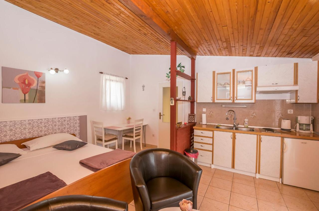 Apartments And Room Zinka Водице Экстерьер фото