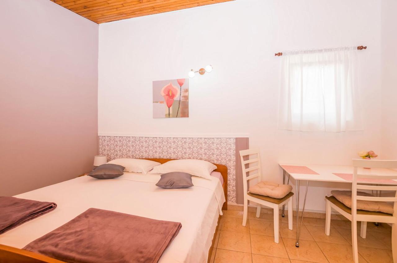 Apartments And Room Zinka Водице Экстерьер фото