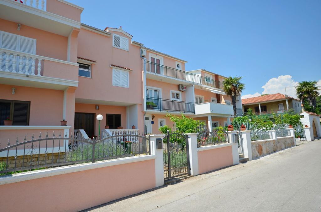 Apartments And Room Zinka Водице Экстерьер фото